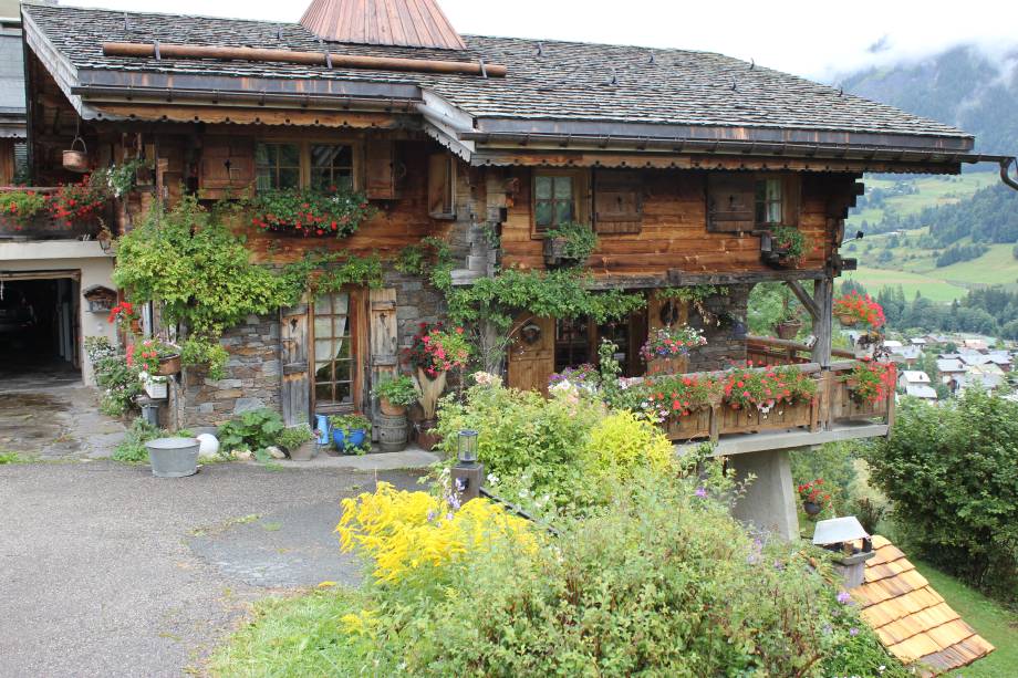 Concours des maisons fleuries 2025, catégorie « Chalets sans potager » - Solange Cooke
