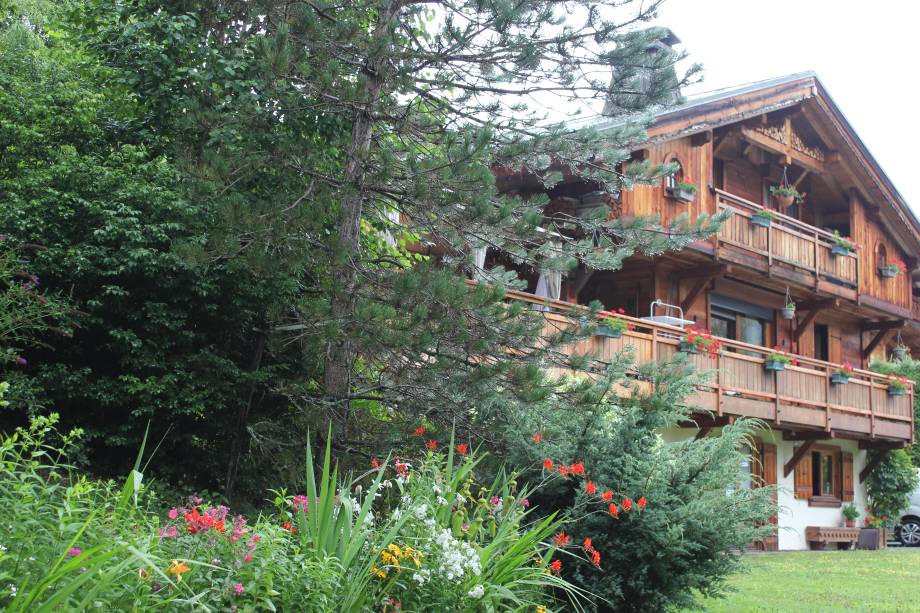 Concours des maisons fleuries 2025, catégorie « Chalets sans potager » - Solange Cooke