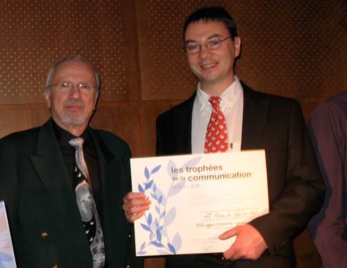 Claude Jond et Yann Jaccaz recevant le prix à Toulouse © Trophées de la communication 2009