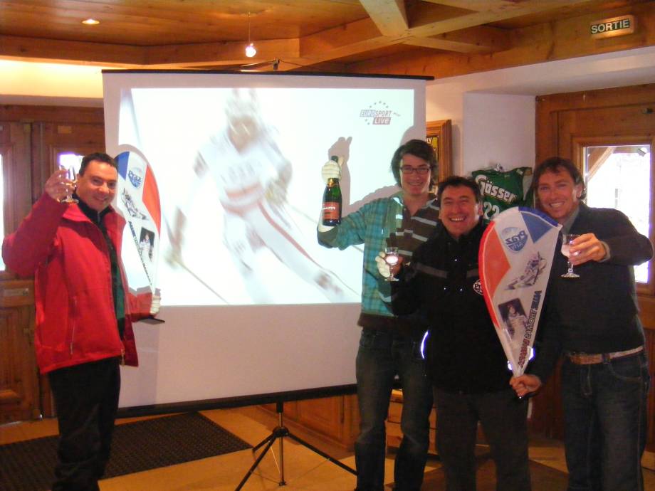 Thomas Fanara remporte son 1er titre de champion du monde en ski alpin, dans l'épreuve par équipe, le 16 février 2011.