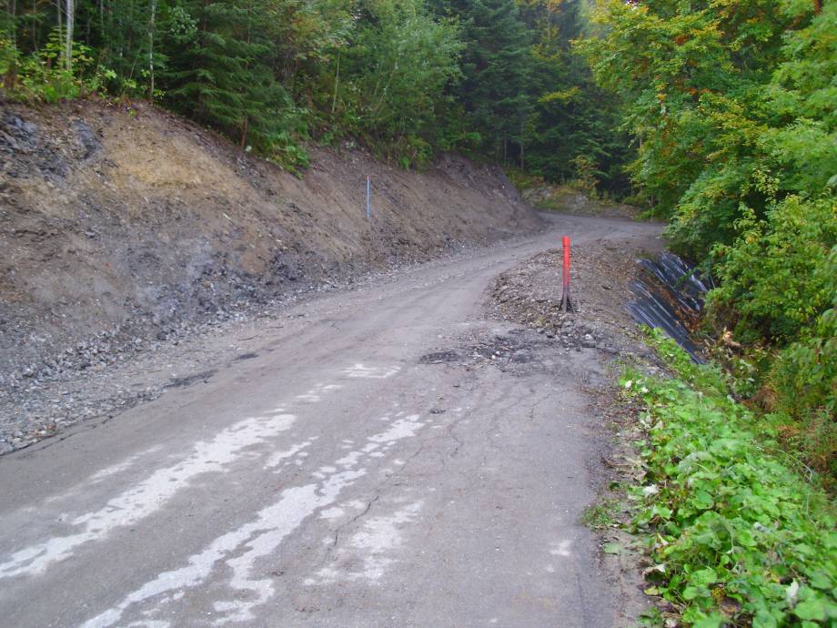 La route des Évettes après les travaux, réalisés fin septembre 2010