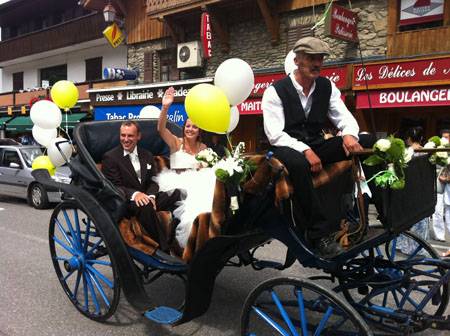 Mariage de Julie Mollard, fille du maire Jean-Louis Mollard, et de Gabriel ... aux Contamines, le 4 juin 2023