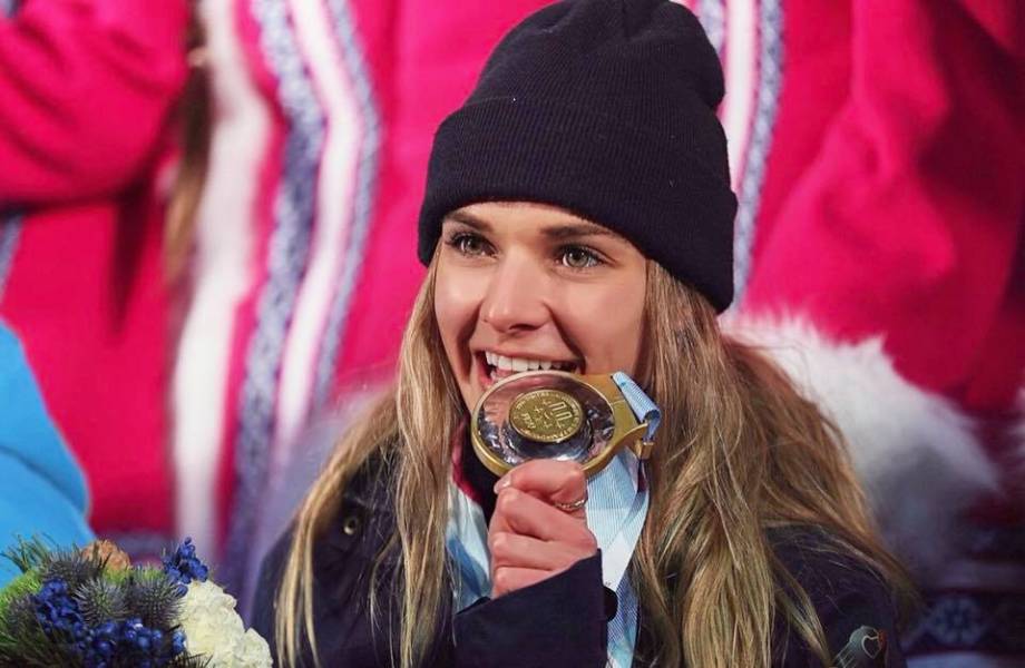 Lea Bouard remporte l'or en duel et l’argent en ski de bosse lors des Championnats du monde universitaires en Russie en mars 2019