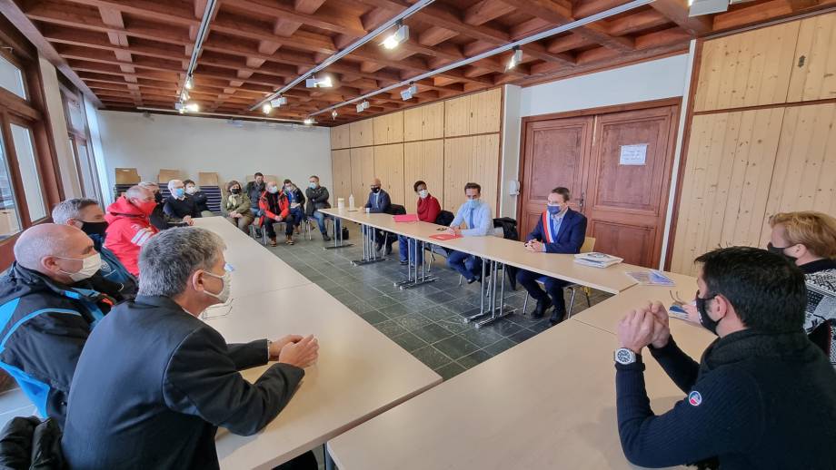 Le Ministre des Transports en mairie de Praz.
